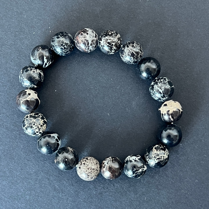 Brățară din regalit negru natural – piatră semiprețioasă pentru protecție, echilibru și forță interioară