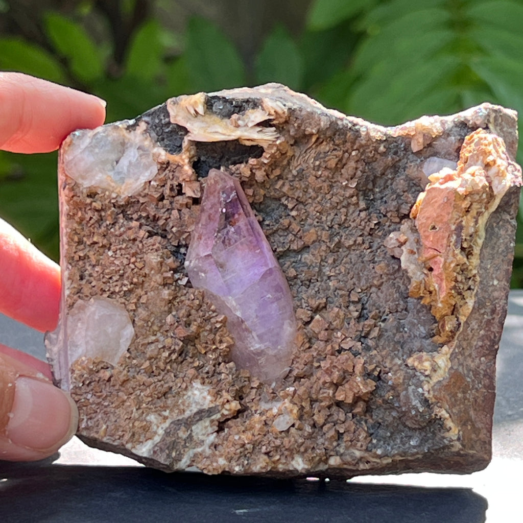 Vârf de cuarț Brandberg în matrice – cristal natural din Namibia | Model 4, pietre semipretioase - druzy.ro 1 