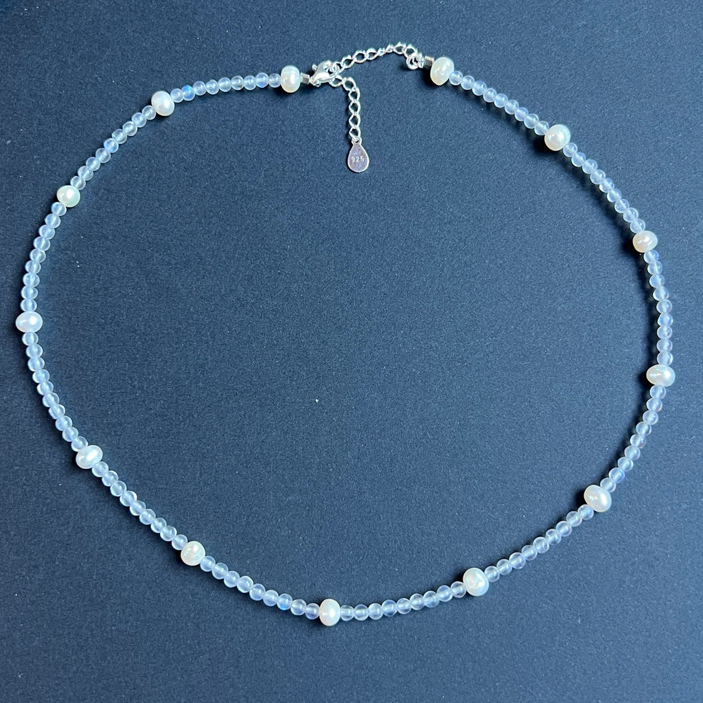 Colier piatra lunii Silent Grace #61, pietre semipretioase - druzy.ro 1 
