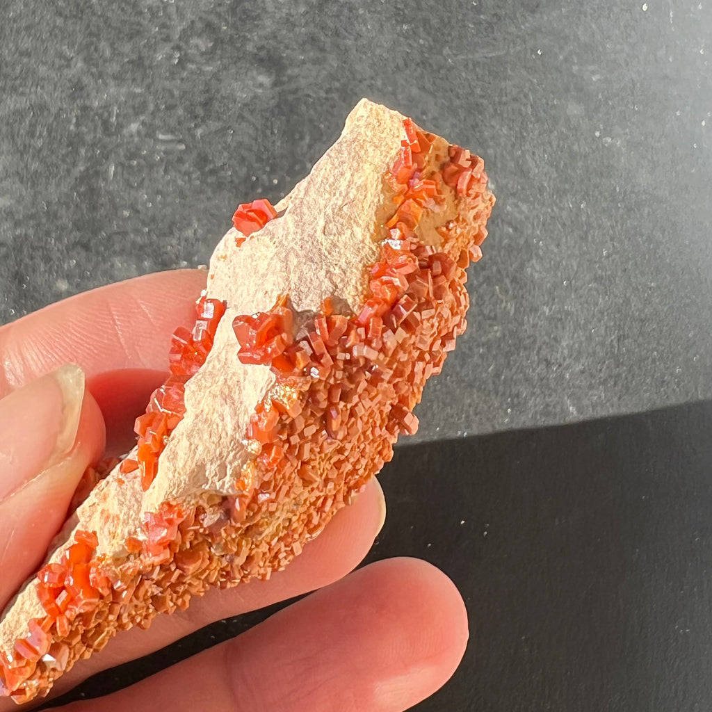 Vanadinit cluster cristal din Maroc model 3, druzy.ro, cristale 4