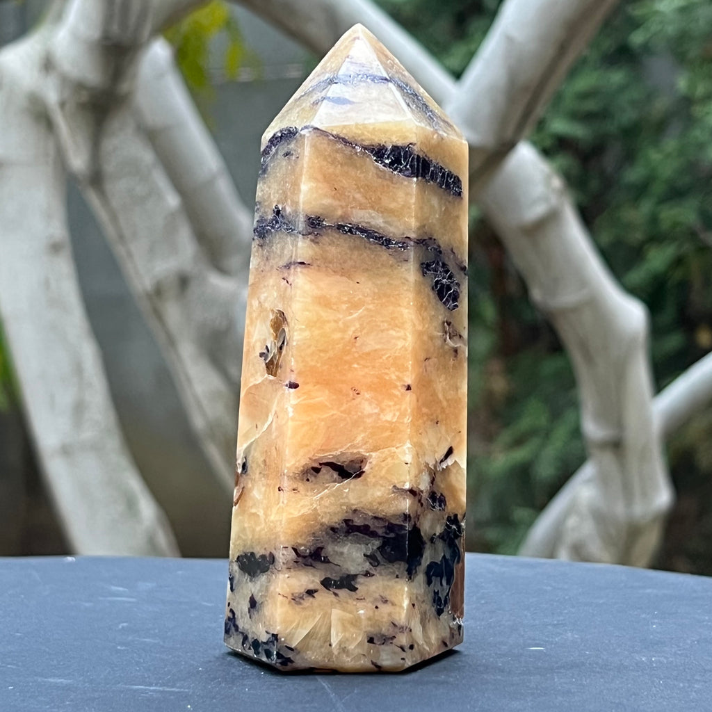 Fluorit in calcit generator obelisc din Madagascar model 2, druzy.ro, cristale 1