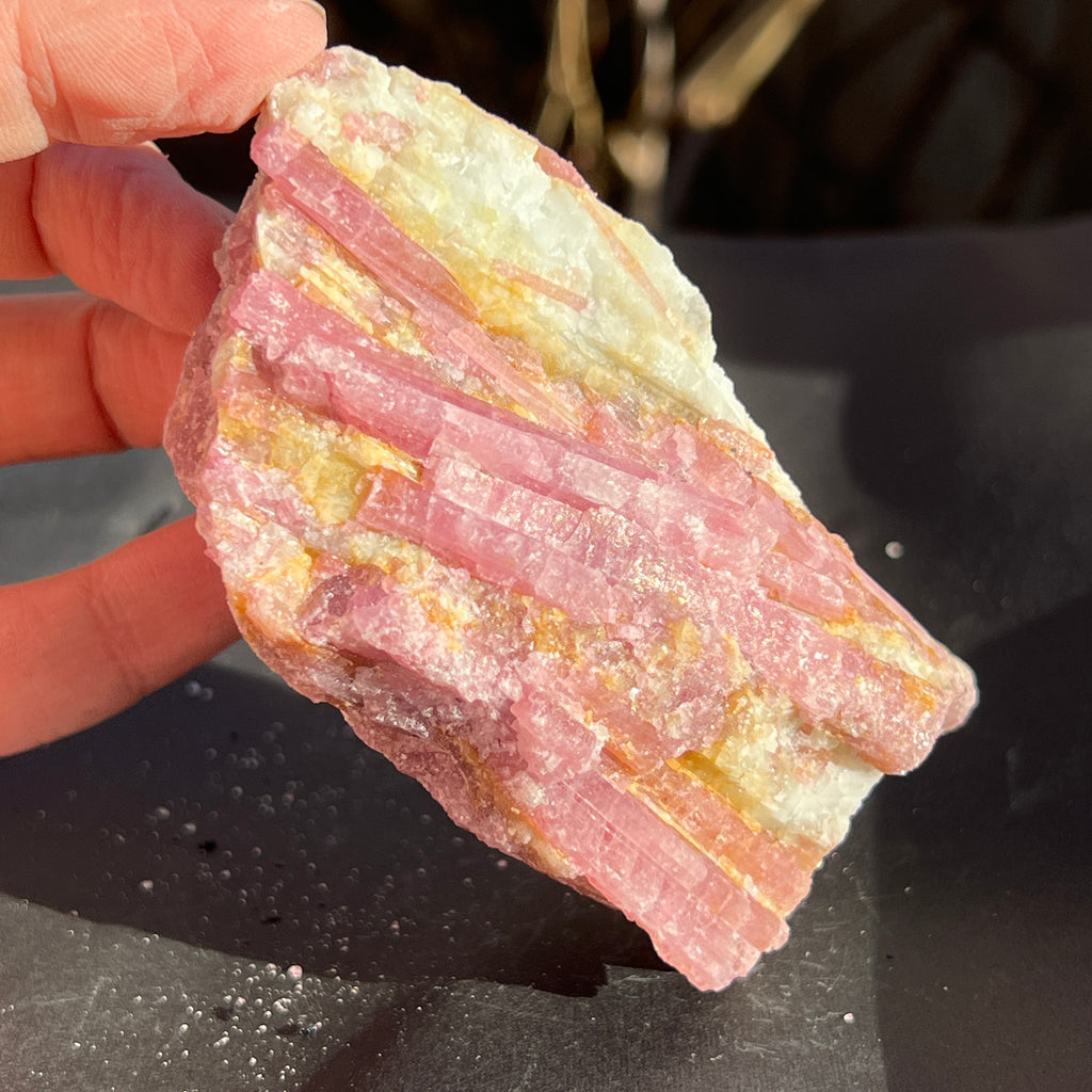 Rubelit/ turmalina roz A piatra bruta din Brazilia m6, pietre semipretioase - druzy.ro 1 