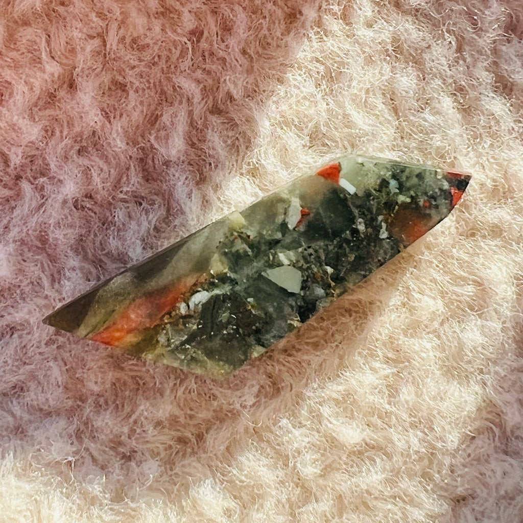Cabochon jasp piatra sangelui/seftonit m6, druzy.ro, cristale 1