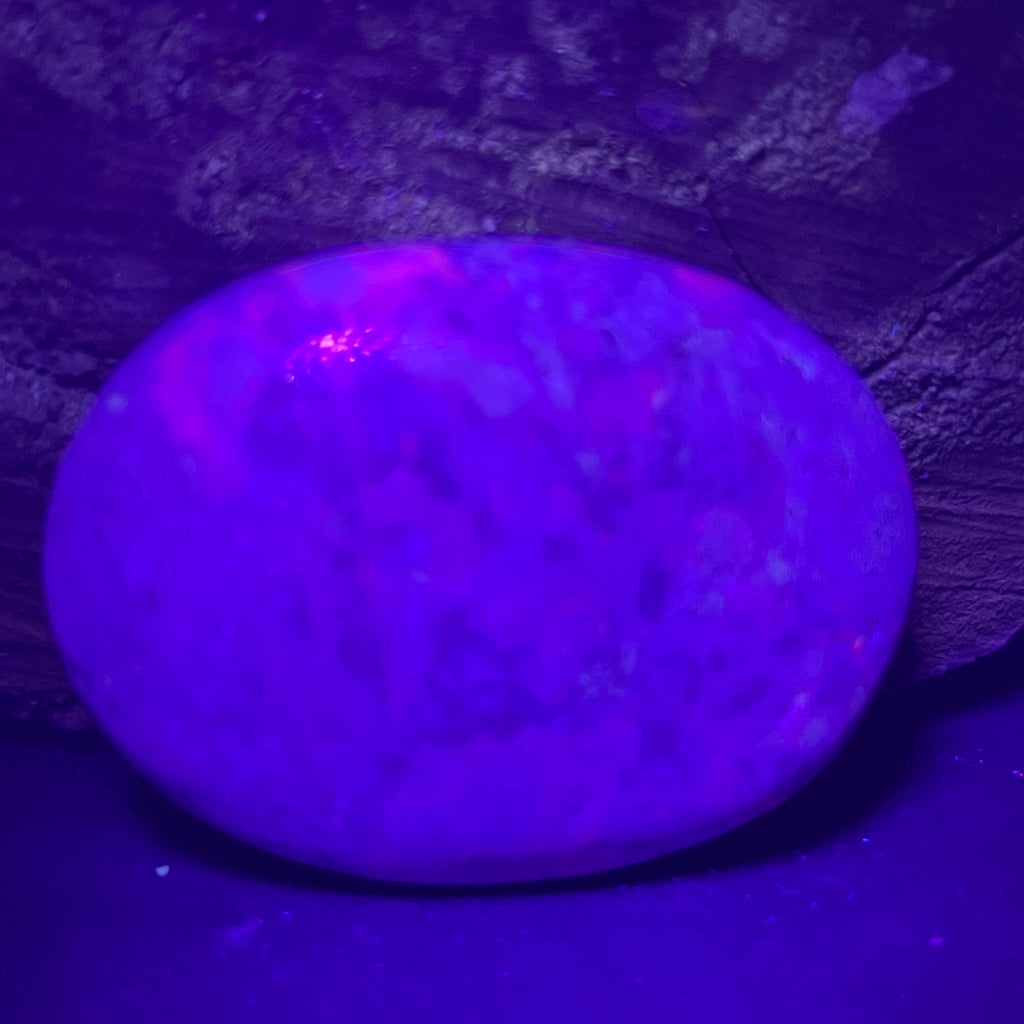 Hackmanit mov Uv reactive palmstone m11, pietre semipretioase - druzy.ro 1 