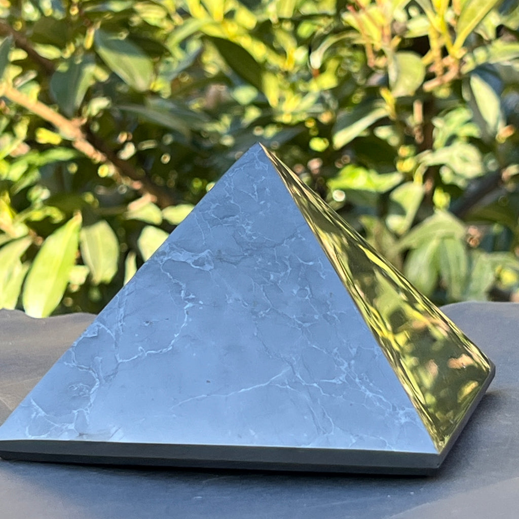 Piramida shungit polisat 10 cm, pietre semipretioase - druzy.ro 3 