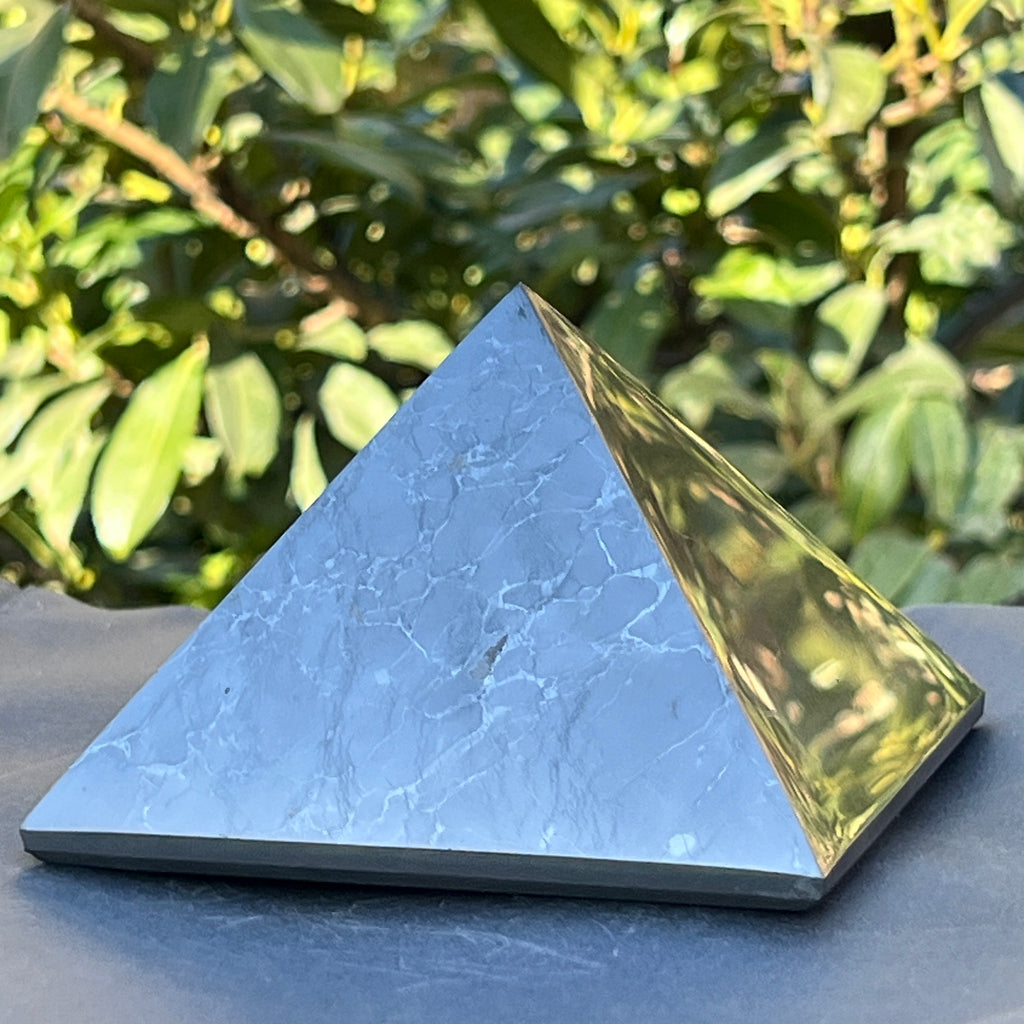 Piramida shungit polisat 10 cm, pietre semipretioase - druzy.ro 1 