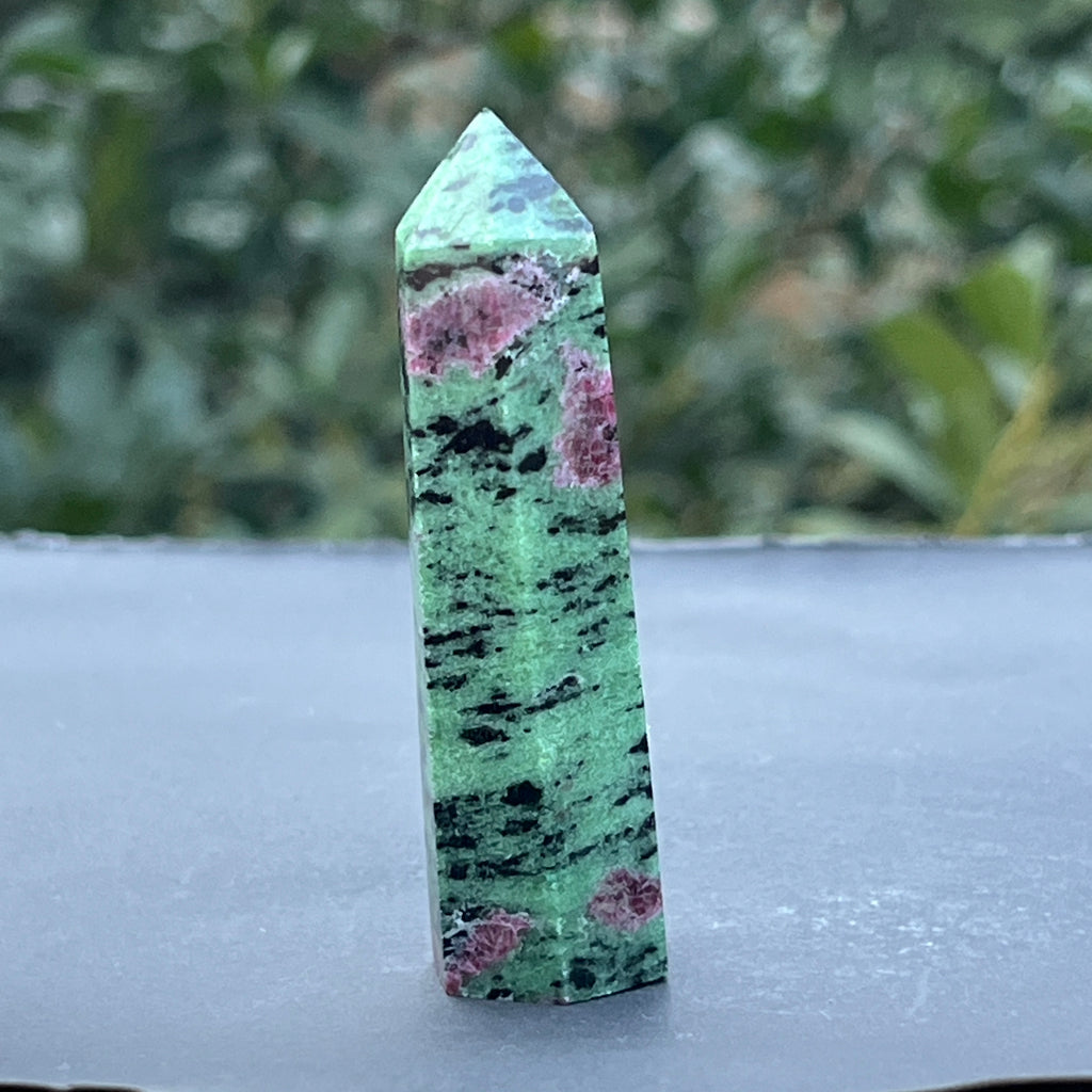 Obelisc rubin in zoisit model 9, pietre semipretioase - druzy.ro 1 