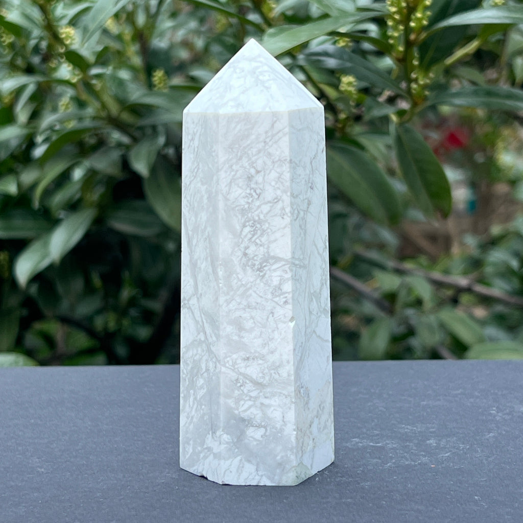 Obelisc howlit alb model L1, pietre semipretioase - druzy.ro 1 