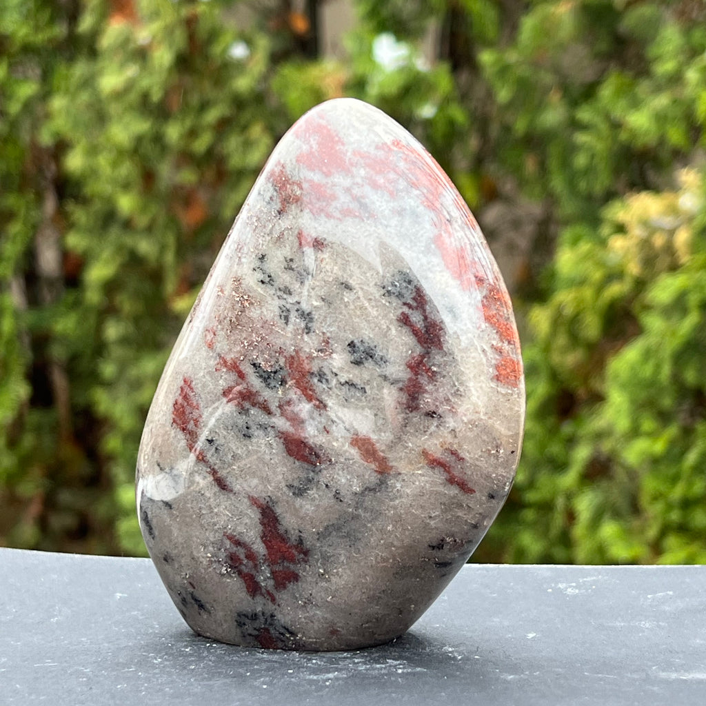 Piatra soarelui in jasp forma libera model 2 din Madagascar, druzy.ro, cristale 1