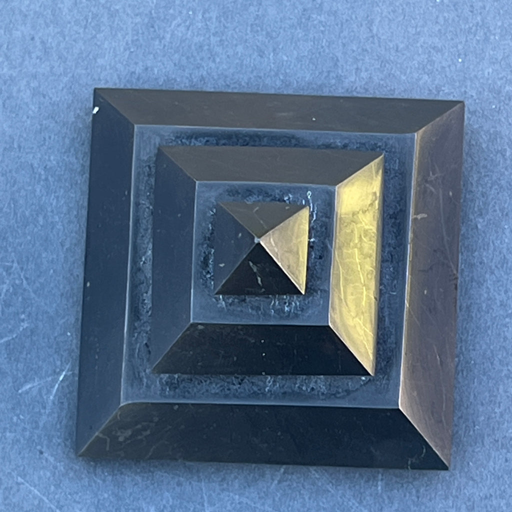 Piramida shungit 5 cm Sakkara, pietre semipretioase - druzy.ro 2 