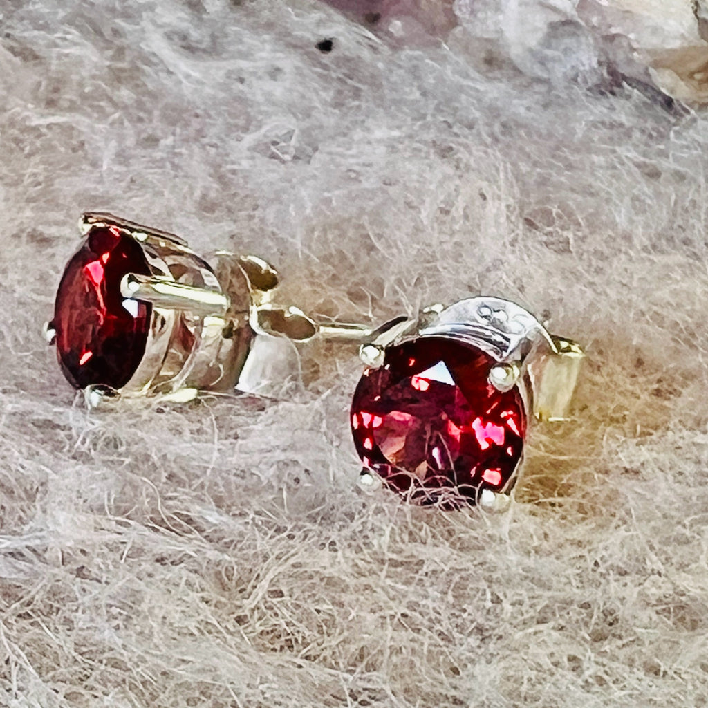 Cercei stud granat 6 mm argint, druzy.ro, pietre semipretioase 6