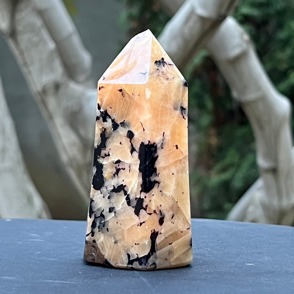 Fluorit in calcit generator obelisc din Madagascar model 3, druzy.ro, cristale 3