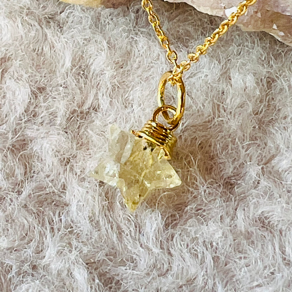 Pandantiv argint steluta citrin 1 cm, piatra lunii noiembrie, druzy.ro, cristale 3
