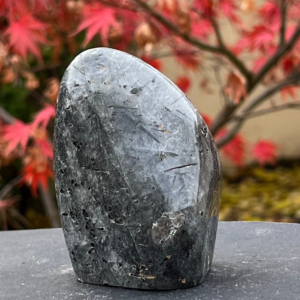Turmalina neagra in cuart din Madagascar m2, druzy.ro, cristale 2