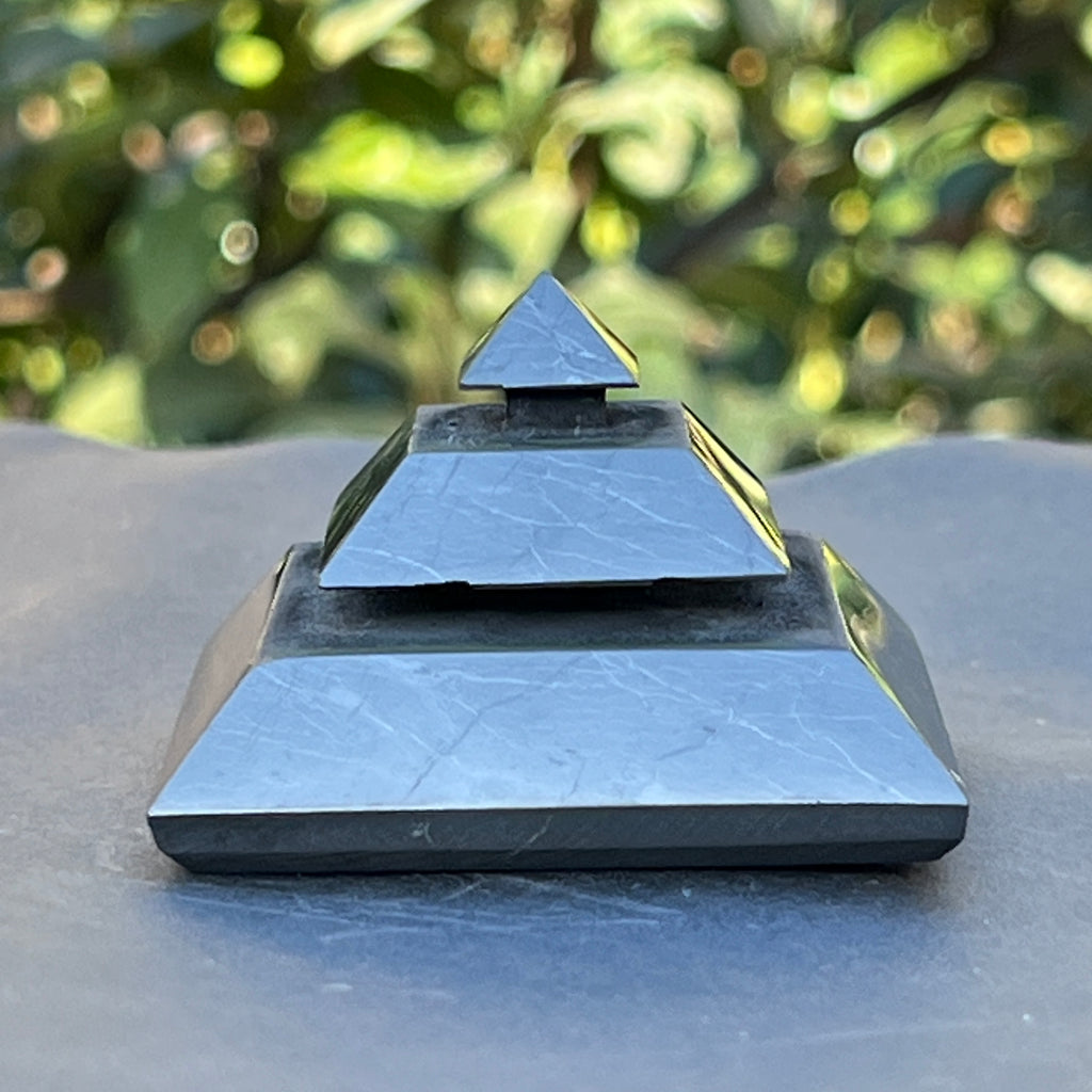 Piramida shungit 5 cm Sakkara, pietre semipretioase - druzy.ro 4 