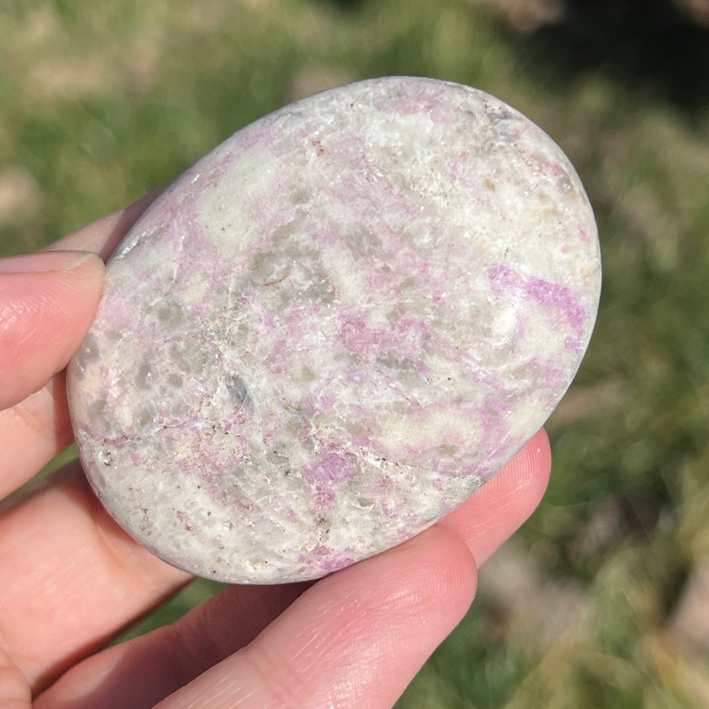 Hackmanit mov Uv reactive palmstone m11, pietre semipretioase - druzy.ro 3 
