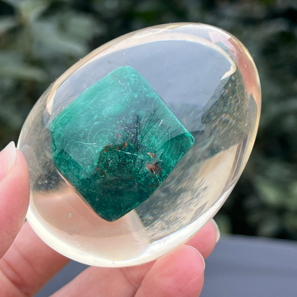 Ou malachit in rasina din Congo model 1, pietre semipretioase - druzy.ro 5 