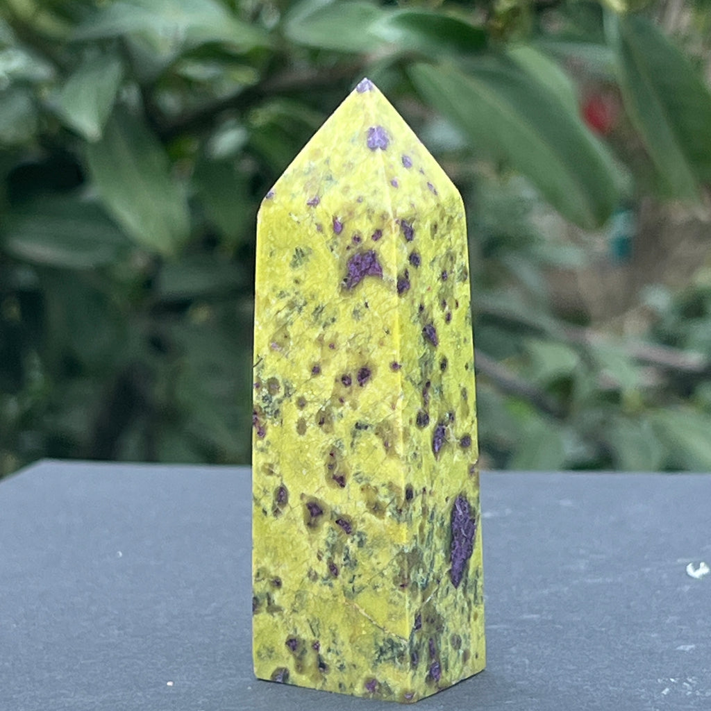 Obelisc atlantisit (stichtit, serpentin) model 1, pietre semipretioase - druzy.ro 2 