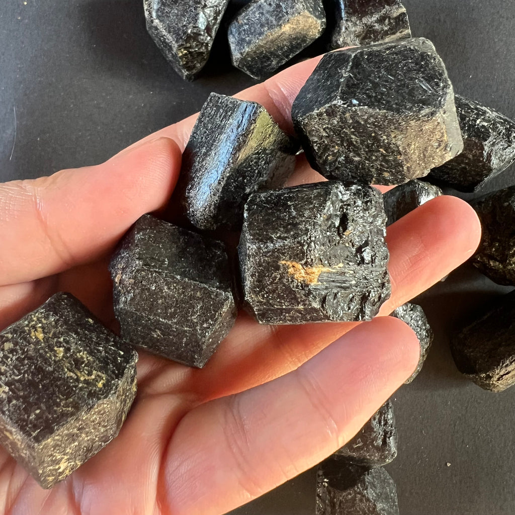 Turmalina neagra bruta, druzy.ro, pietre semipretioase 5