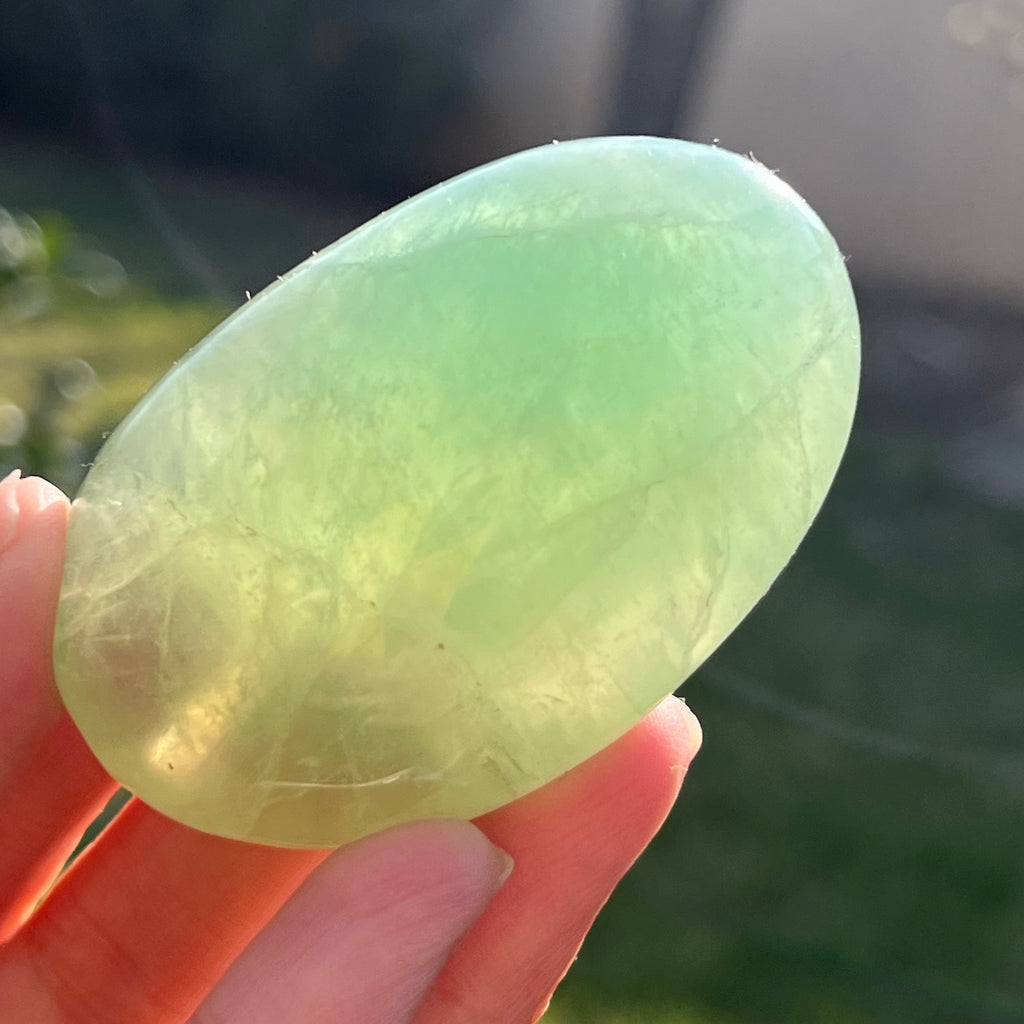 Palmstone fluorit verde model 9, din Madagascar, druzy.ro, cristale 3