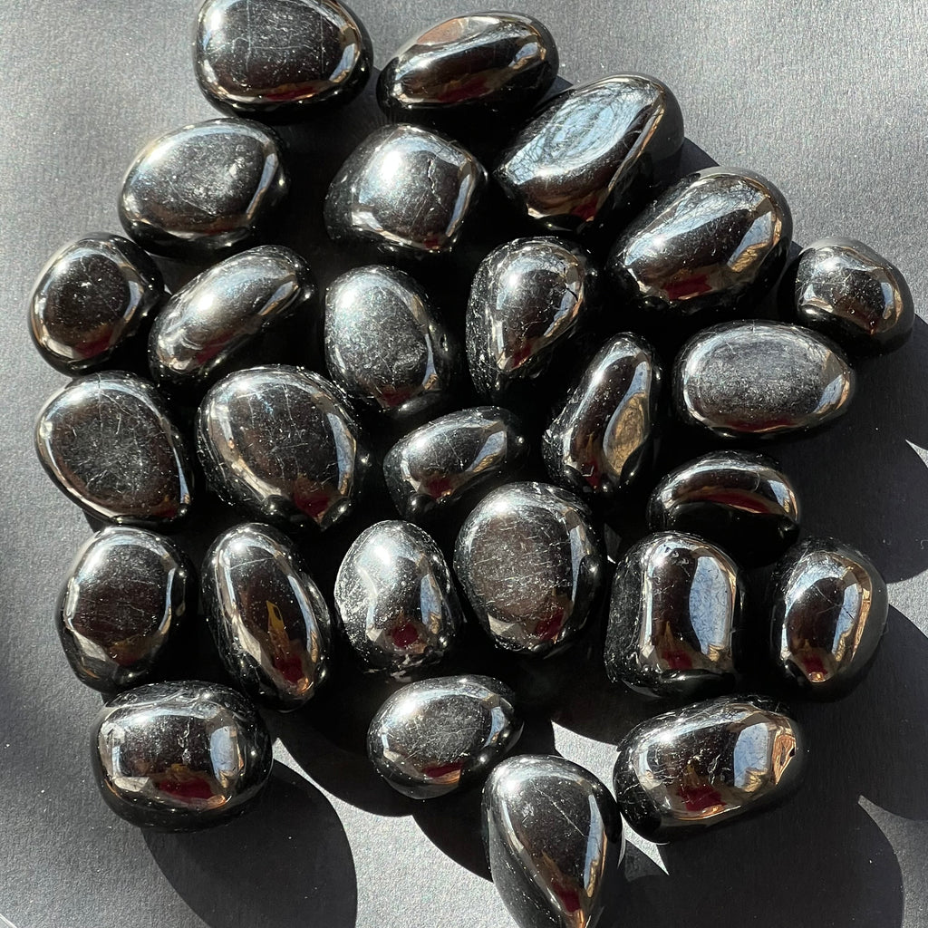 Jet, gagat, ambra neagra, chihlimbar negru piatra rulata mini, druzy.ro, cristale 2