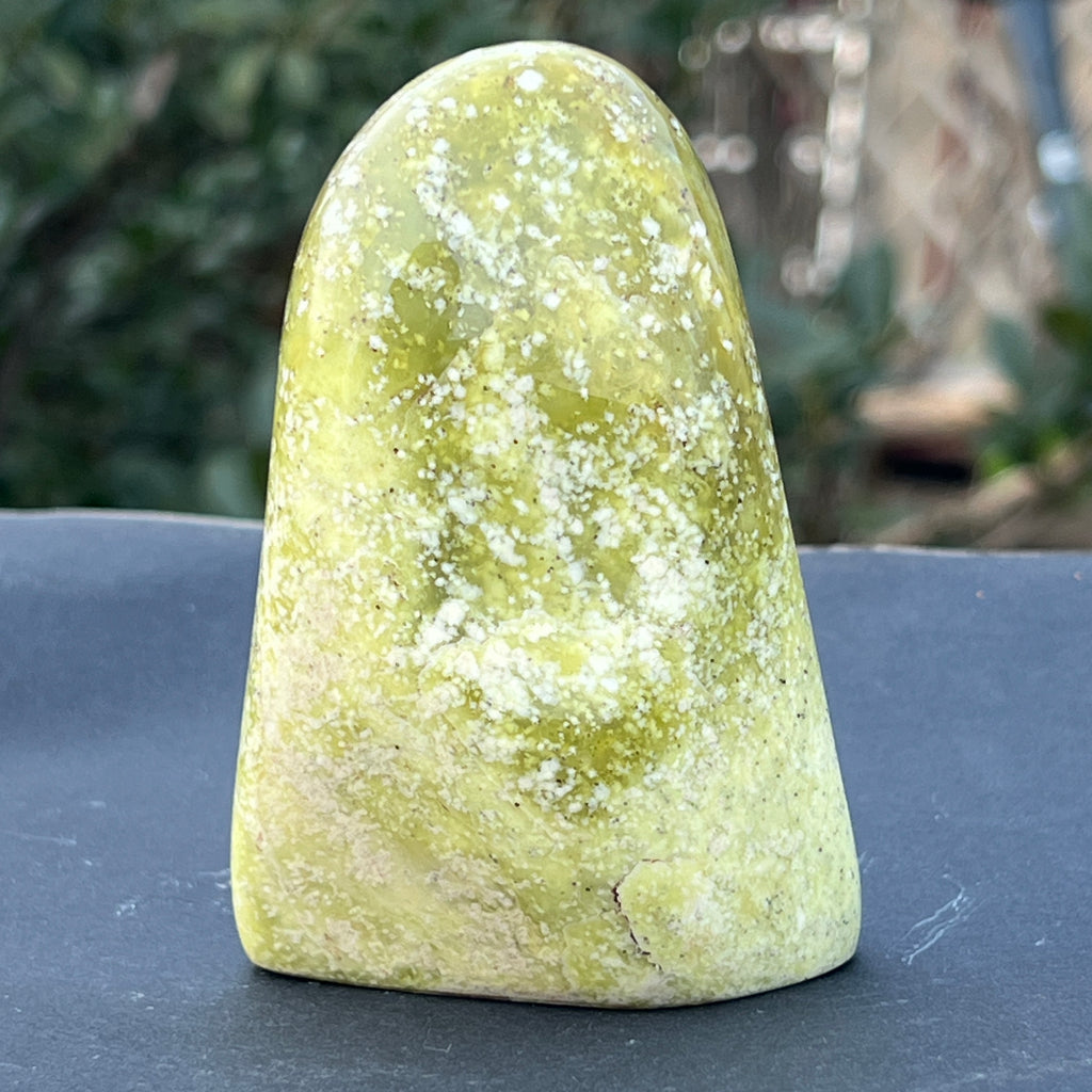 Serpentin galben structura forma libera model 1, pietre semipretioase - druzy.ro 1 