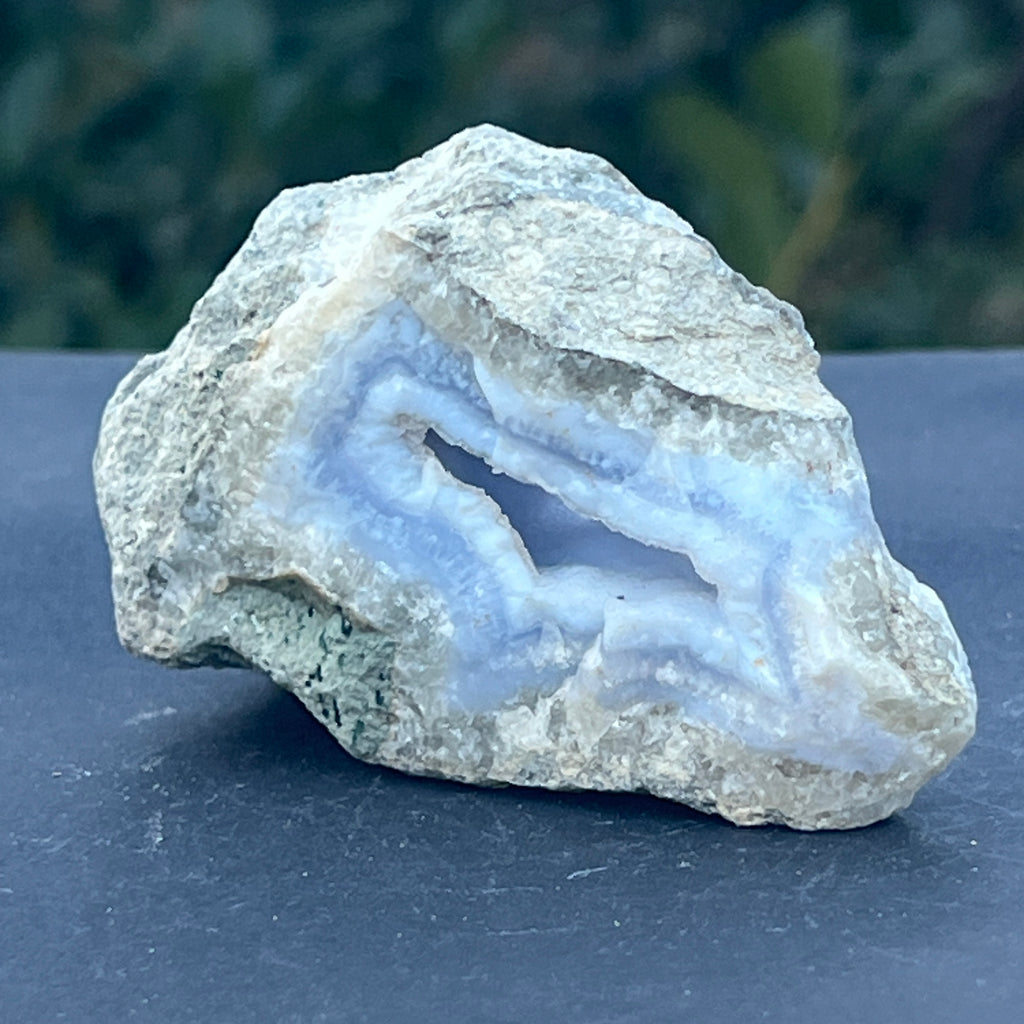 Calcedonie albastra /blue lace/ agat albastru piatra bruta model Af10, pietre semipretioase - druzy.ro 1 