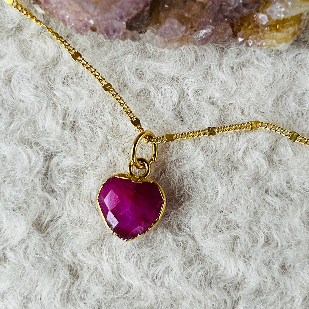 Pandantiv mini rubin inima 1 cm, piatra lunii iulie, birthstone, druzy.ro, cristale 1