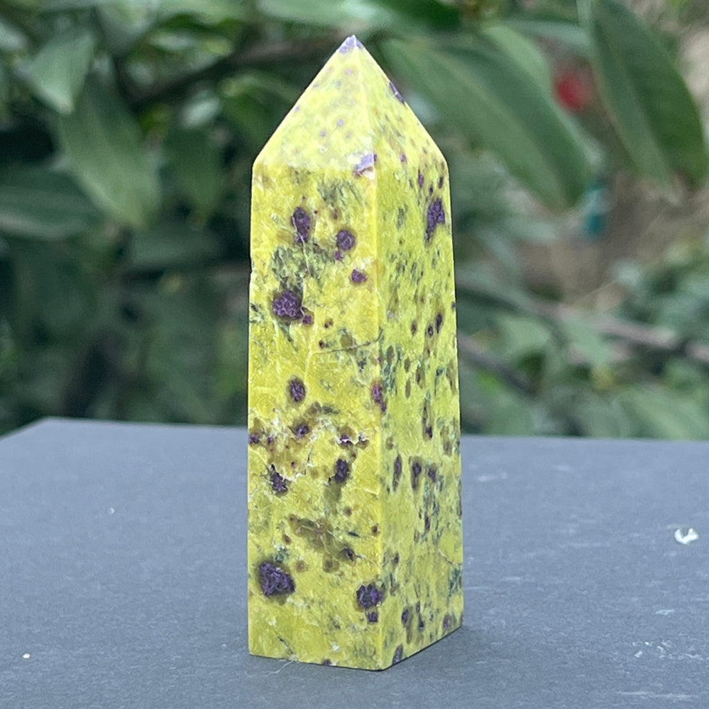 Obelisc atlantisit (stichtit, serpentin) model 1, pietre semipretioase - druzy.ro 3 