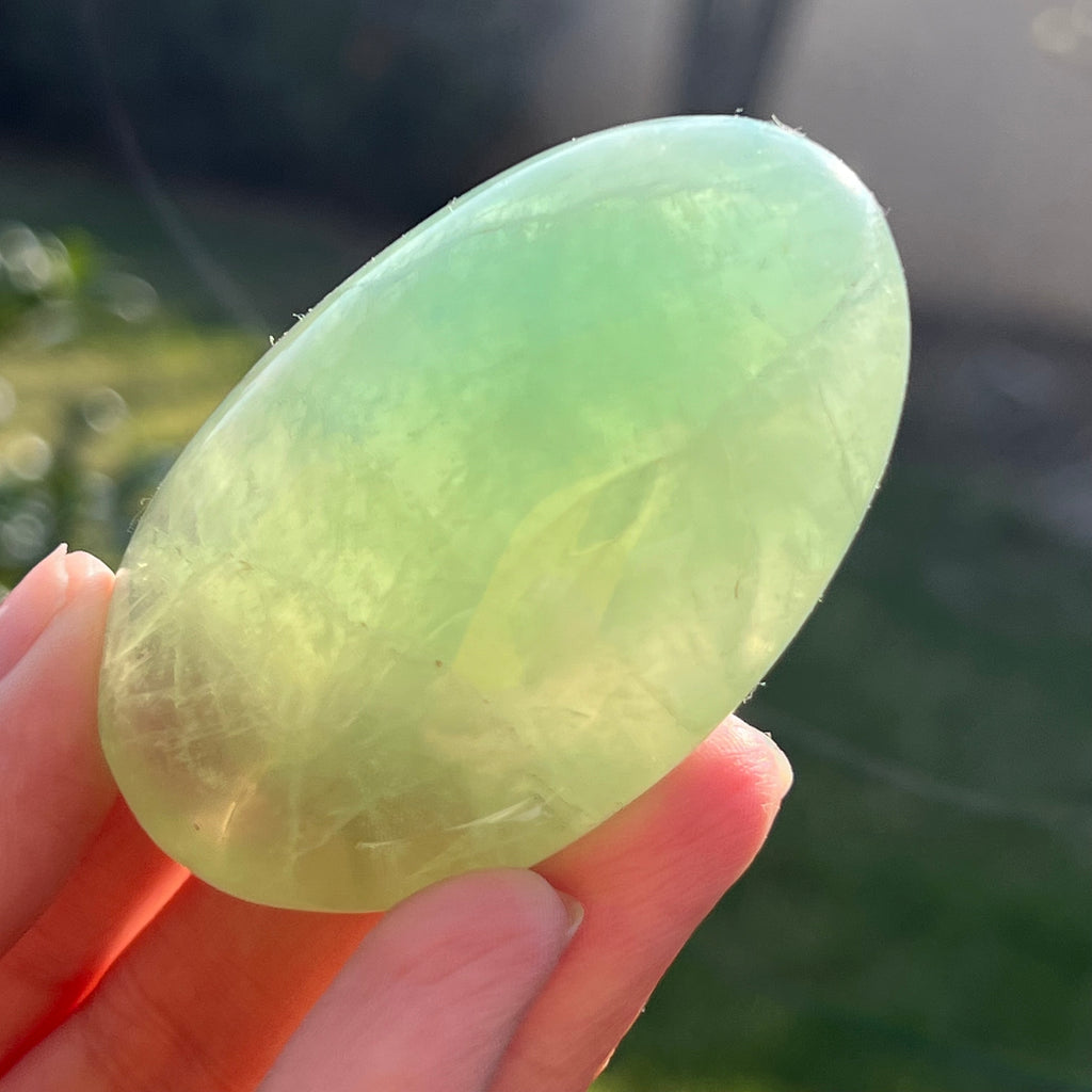 Palmstone fluorit verde model 9, din Madagascar, druzy.ro, cristale 4