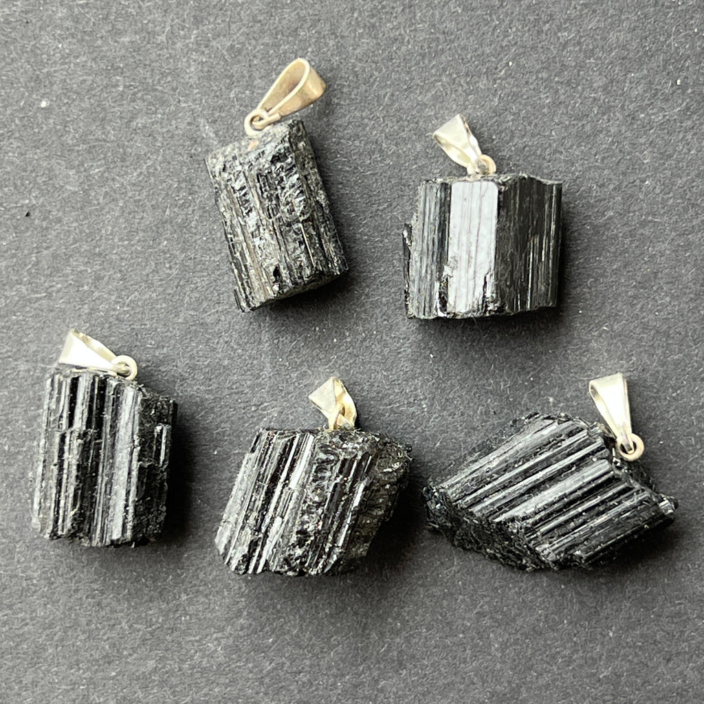 Pandantiv turmalina neagra brut, pietre semipretioase - druzy.ro 1 