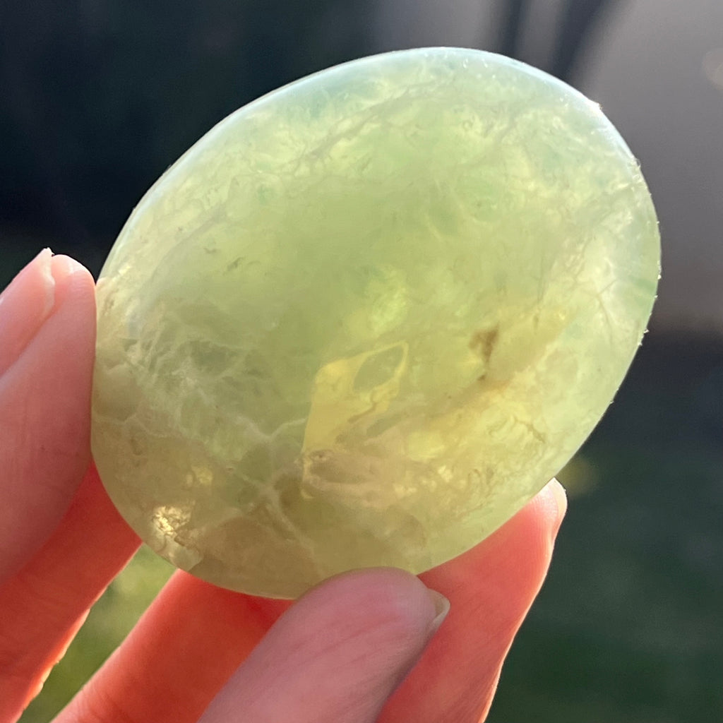 Palmstone fluorit verde model 13, din Madagascar, druzy.ro, cristale 2