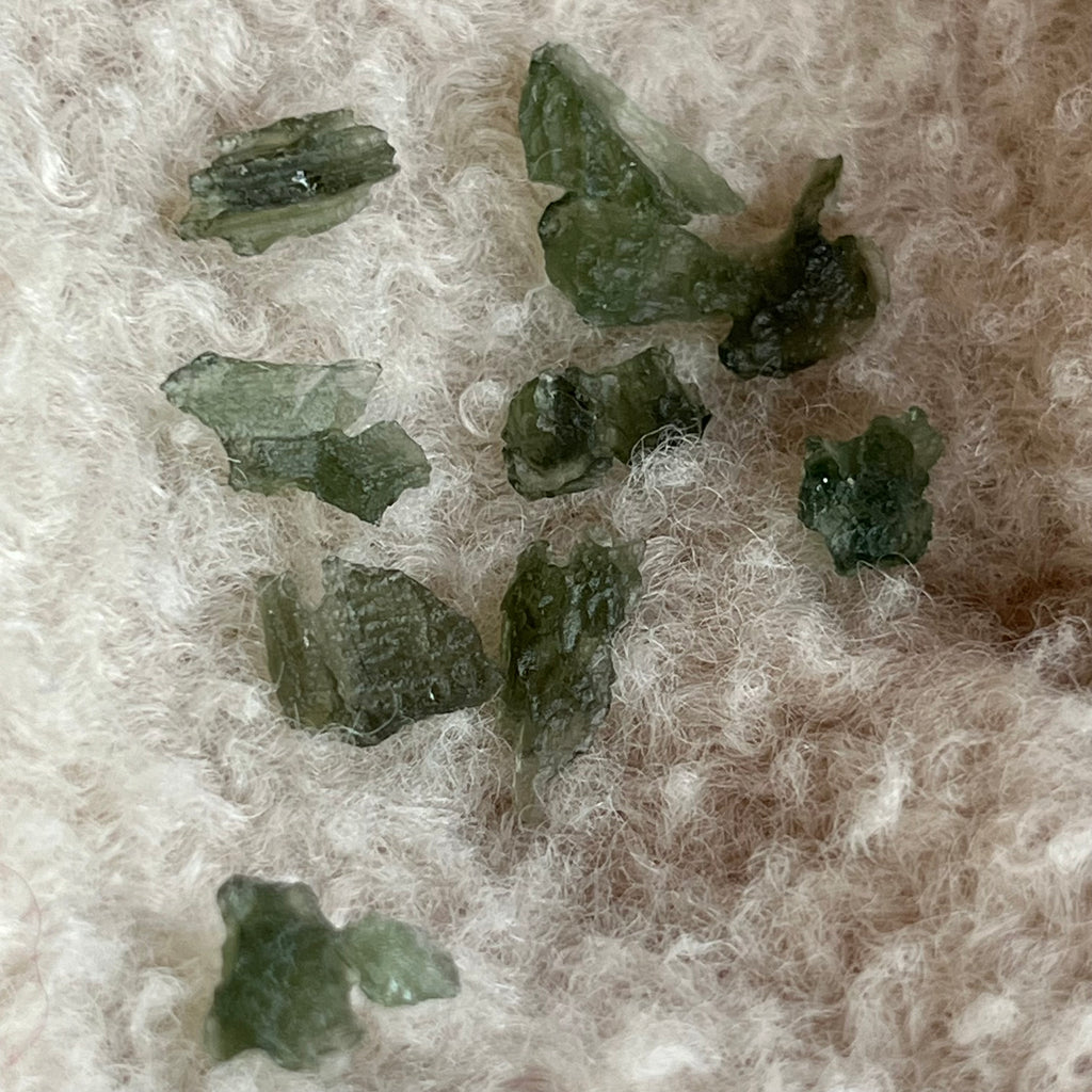 Moldavit piatra bruta, druzy.ro, cristale 2