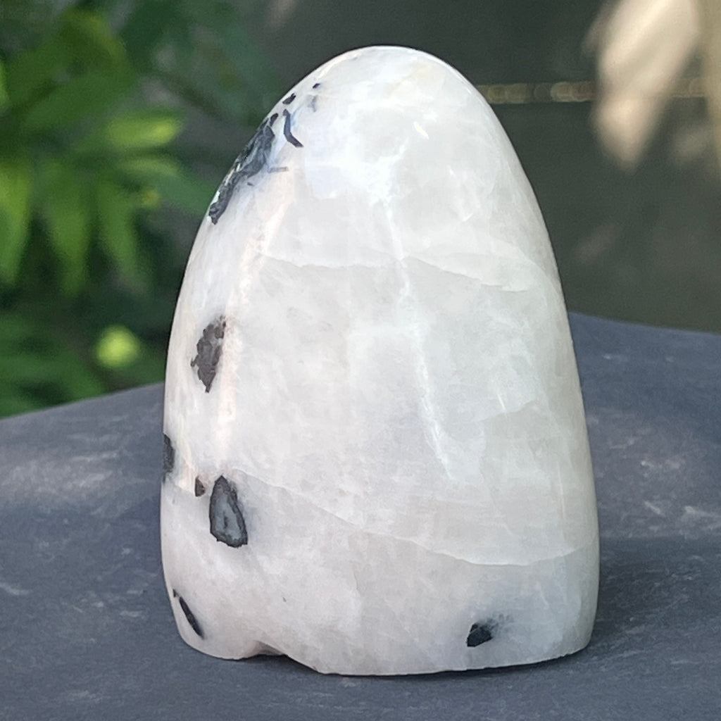 Sculptura turmalină neagră cu piatra lunii forma libera | Model 1, pietre semipretioase - druzy.ro 8 