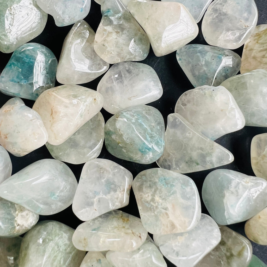 Aqualit (apatit in cuart) piatra rulata mini, druzy.ro, cristale 1