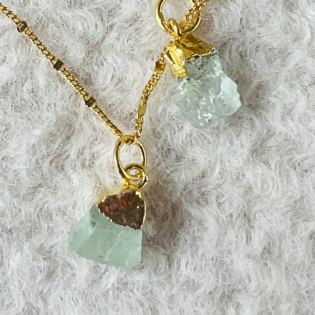 Pandantiv acvamarin brut 1 cm, piatra lunii martie, birthstone, druzy.ro, cristale 2
