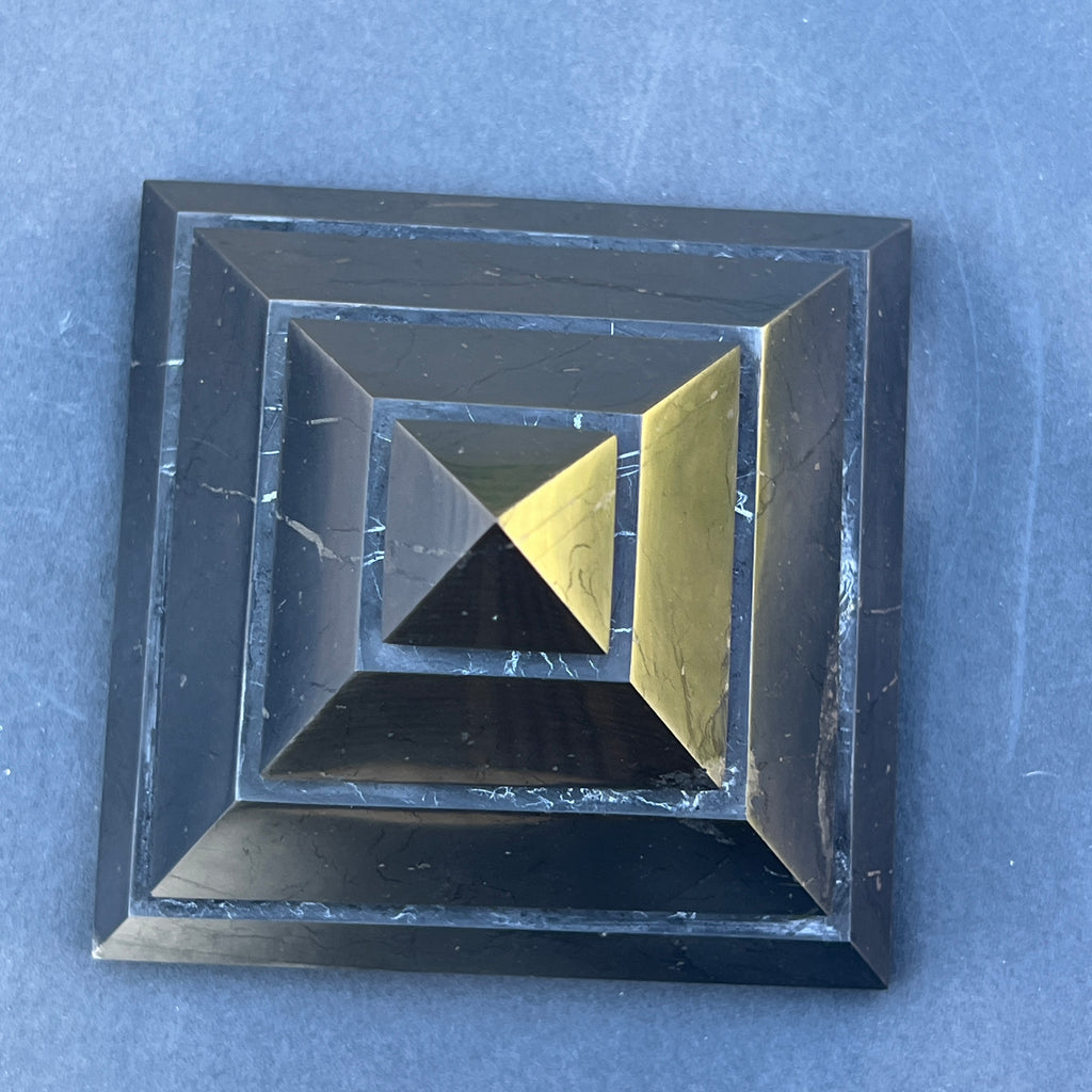 Piramida shungit 10 cm Sakkara, pietre semipretioase - druzy.ro 4 