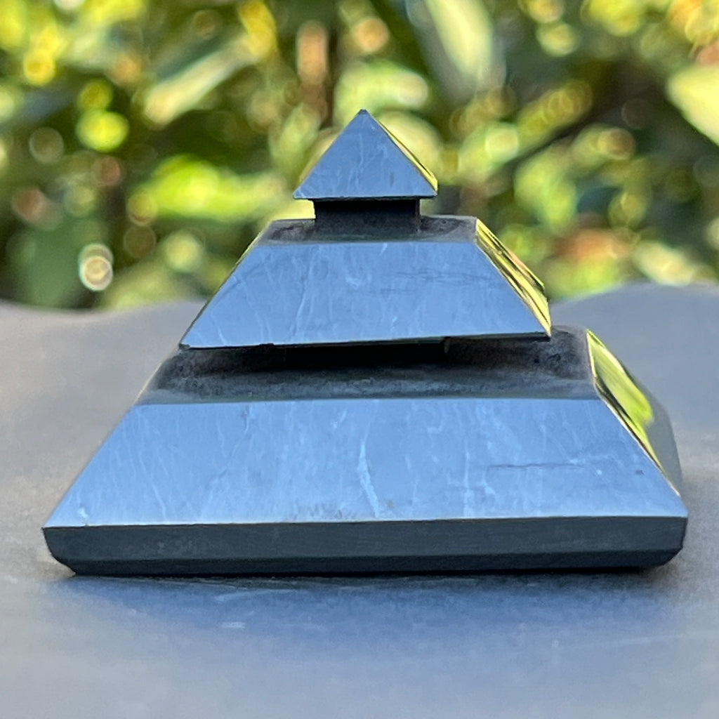 Piramida shungit 5 cm Sakkara, pietre semipretioase - druzy.ro 3 