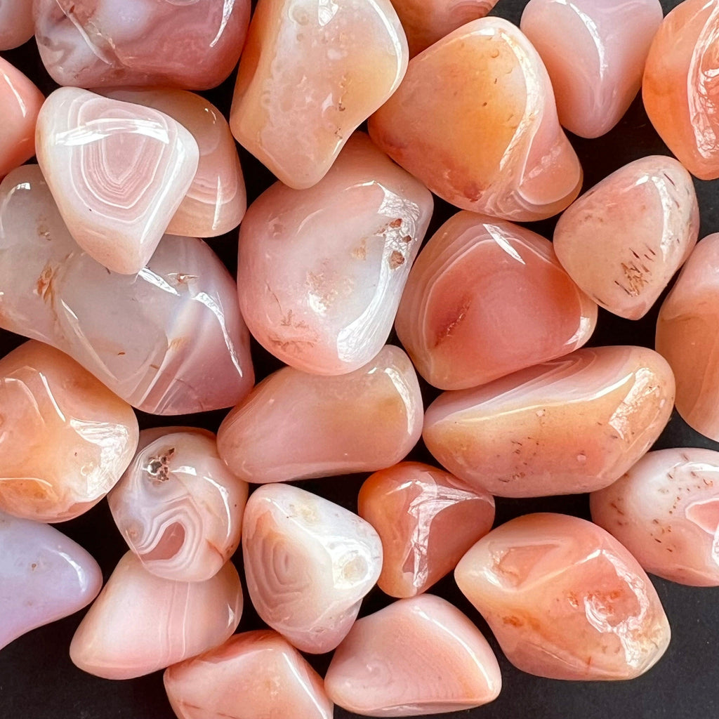Agat apricot, agat piersica, agat de botswana piatra rulata A, druzy.ro, cristale 1