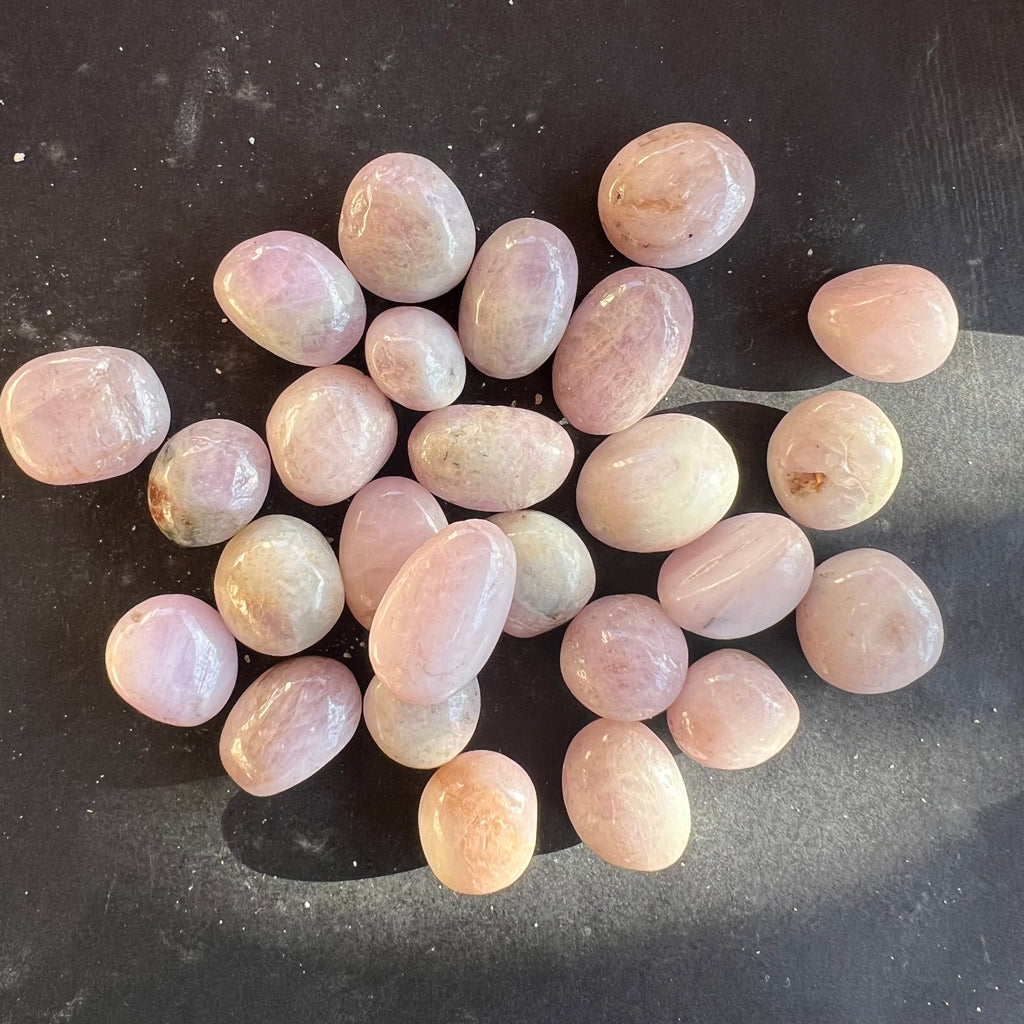 Kunzit piatra rulata mini, druzy.ro, cristale 3