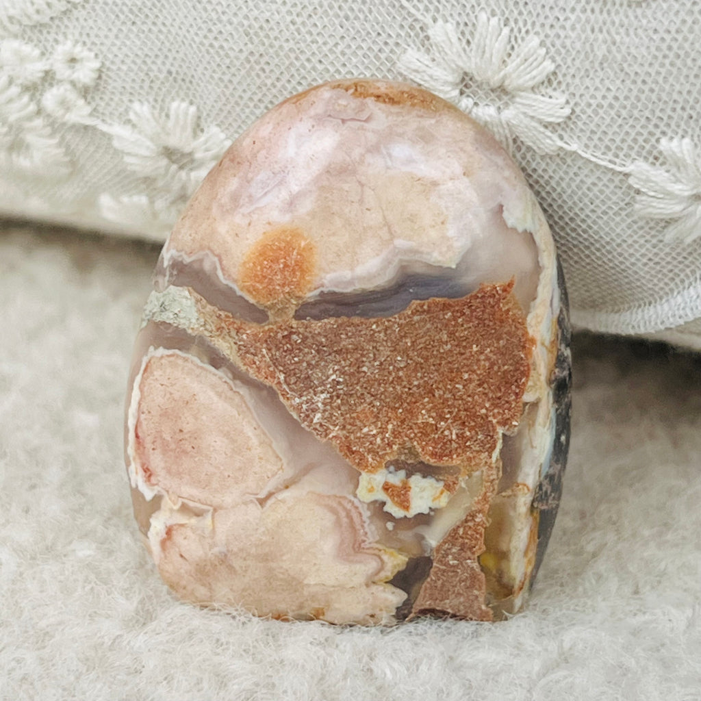 Agat coral floare mini structura forma libera model 7, druzy.ro, cristale 1