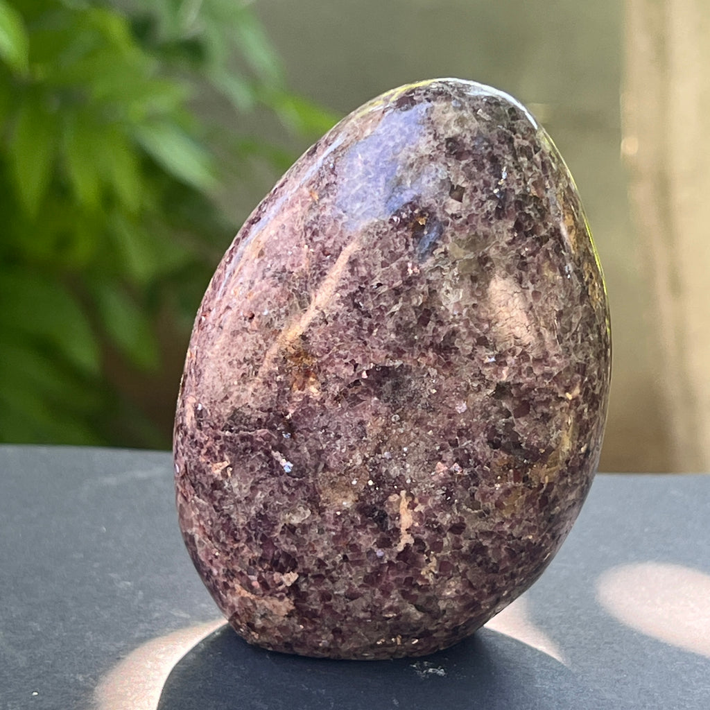 Sculptura Lepidolit forma libera | Model 1, pietre semipretioase - druzy.ro 1 