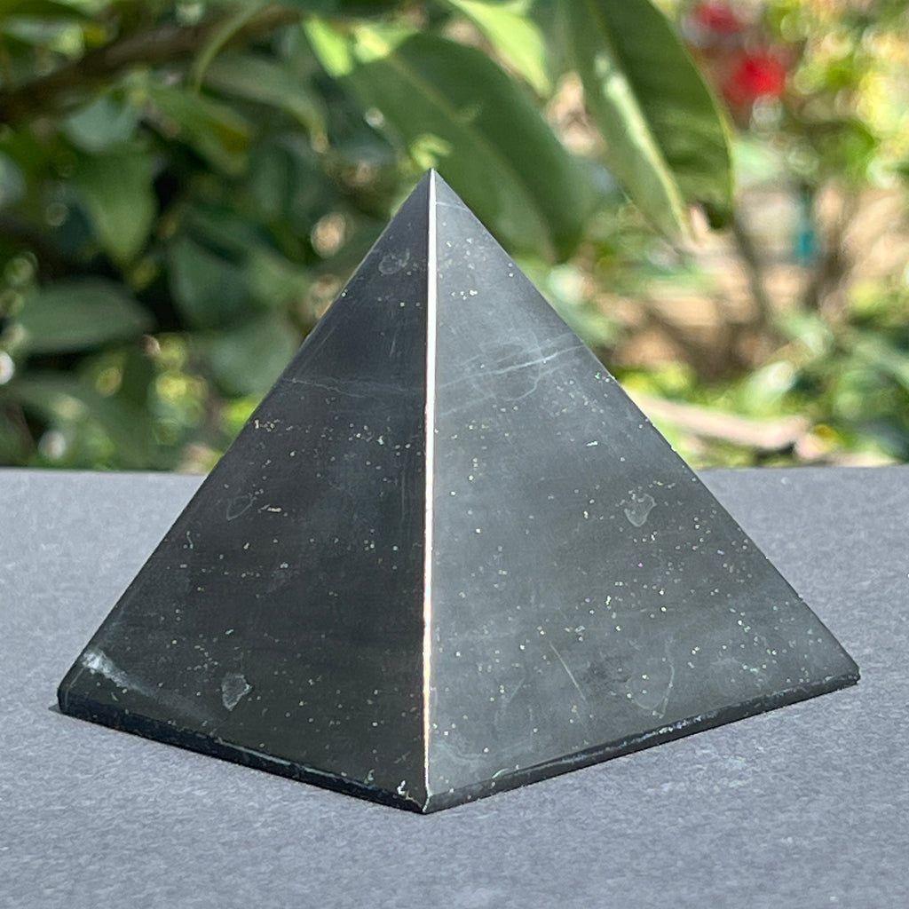 Piramida onix negru 6-7 cm, pietre semipretioase - druzy.ro 1 