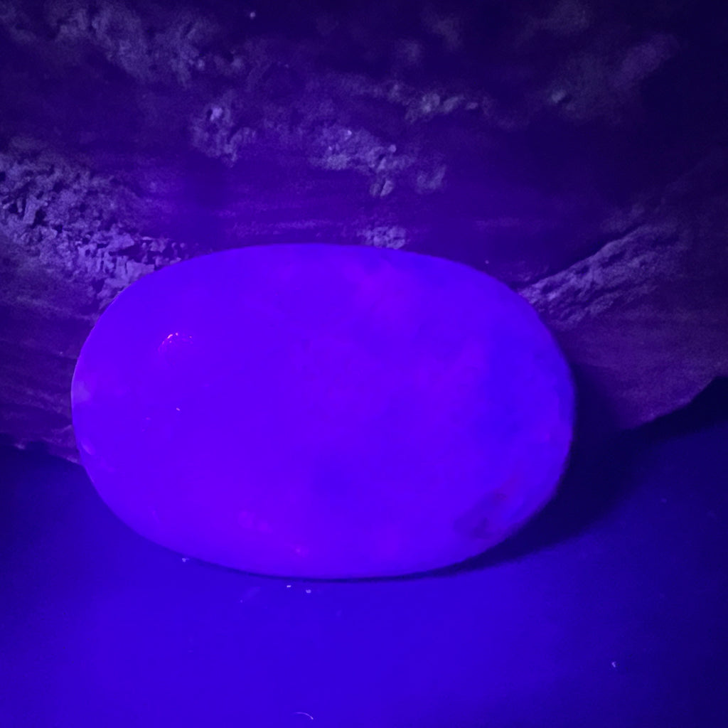 Hackmanit mov Uv reactive palmstone m14, pietre semipretioase - druzy.ro 4 