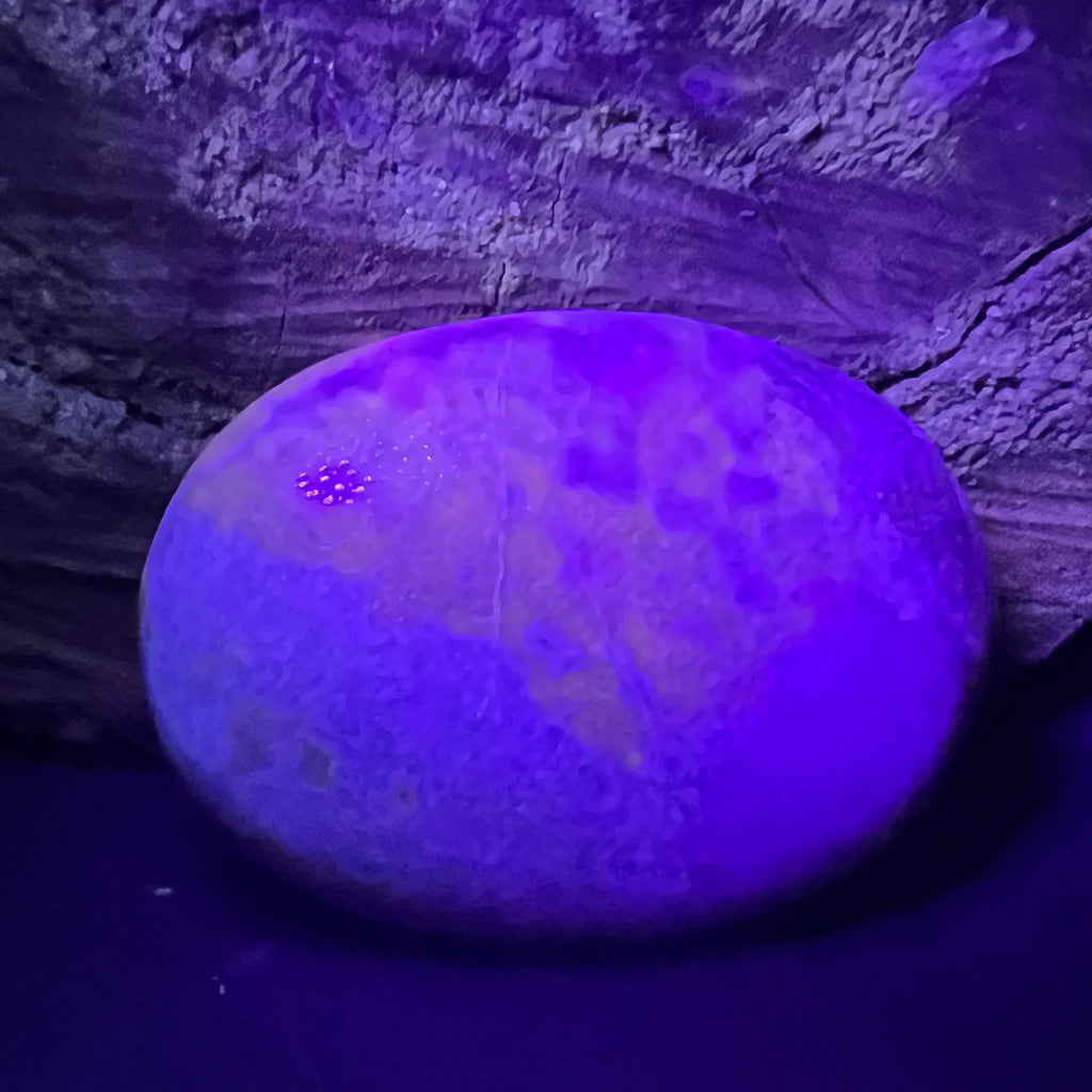 Hackmanit mov Uv reactive palmstone m12, pietre semipretioase - druzy.ro 3 