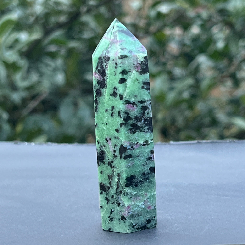 Obelisc rubin in zoisit model 3, pietre semipretioase - druzy.ro 1 