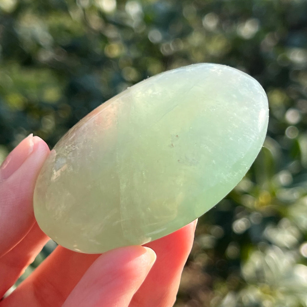 Palmstone fluorit verde model 12, din Madagascar, druzy.ro, cristale 3