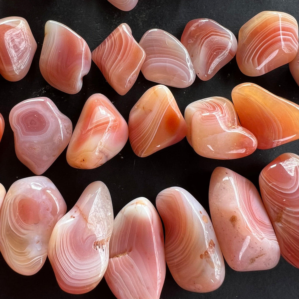 Agat apricot, agat piersica, agat de botswana piatra rulata AAA, druzy.ro, cristale 1