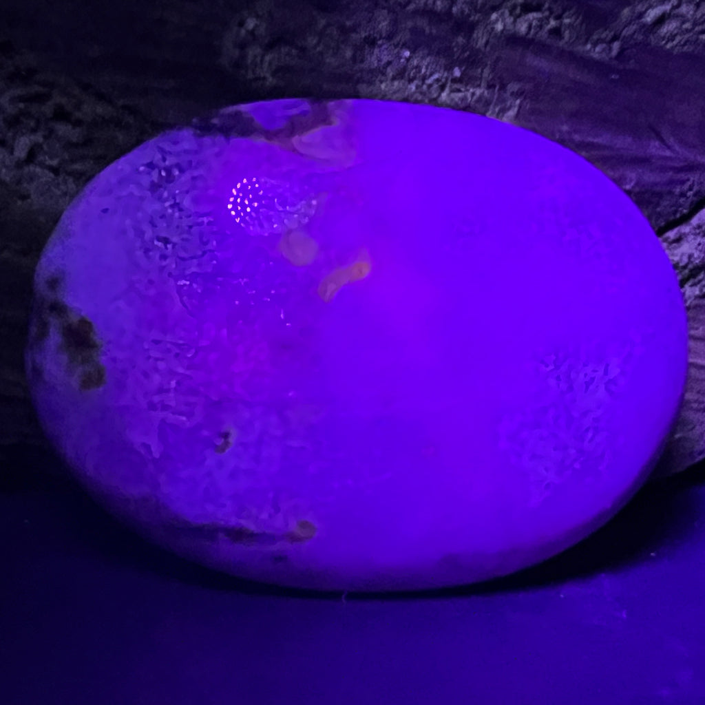 Hackmanit mov Uv reactive palmstone m1, pietre semipretioase - druzy.ro 1 