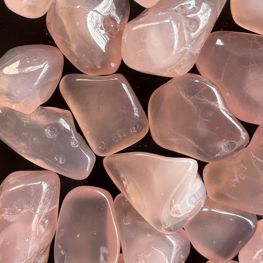 Calcedonie roz piatra rulata, druzy.ro, cristale 3